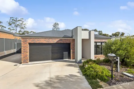 16 Westbury Bvd, Maiden Gully, VIC 3551