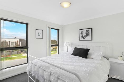 Property photo of 35 Lansdown Crescent Casey ACT 2913