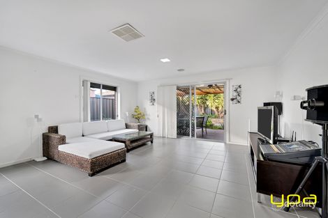 Property photo of 10 Leeds Walkway Derrimut VIC 3026