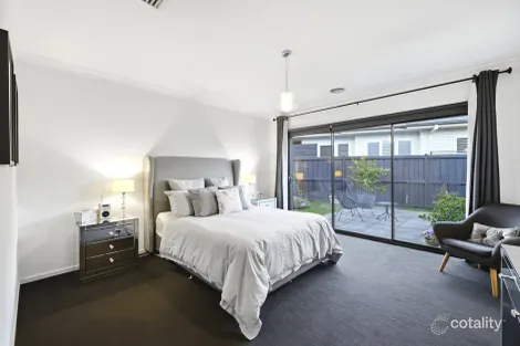 Property photo of 2 Persimmon Way Aintree VIC 3336