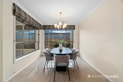 Property photo of 61 Worcester Crescent Bundoora VIC 3083