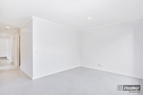 Property photo of 1/100 Botanical Drive Labrador QLD 4215