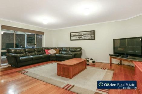 Property photo of 19 Andval Court Berwick VIC 3806