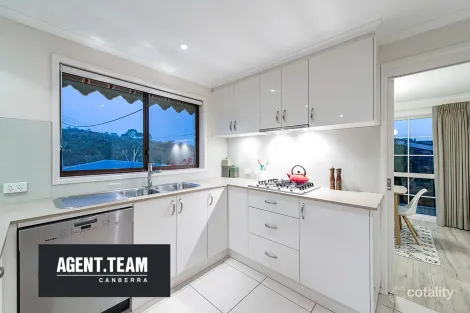 Property photo of 10 Brunton Street Wanniassa ACT 2903