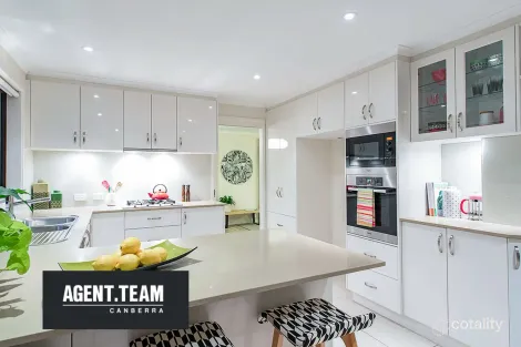Property photo of 10 Brunton Street Wanniassa ACT 2903