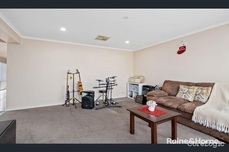 Property photo of 2 Gatehouse Parade Cranbourne East VIC 3977