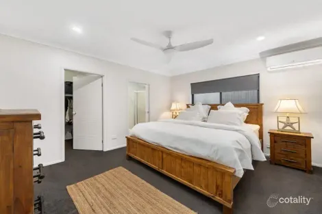 Property photo of 17 Greendragon Crescent Upper Coomera QLD 4209