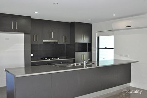 Property photo of 16 Salisbury Place Ooralea QLD 4740