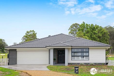55 Hillview Dr, Yarravel, NSW 2440
