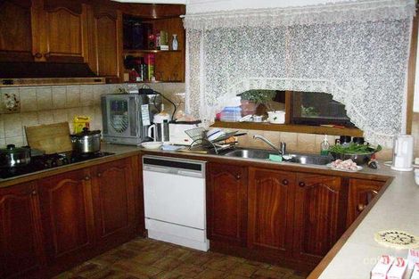 Property photo of 9 Charles Green Avenue Endeavour Hills VIC 3802