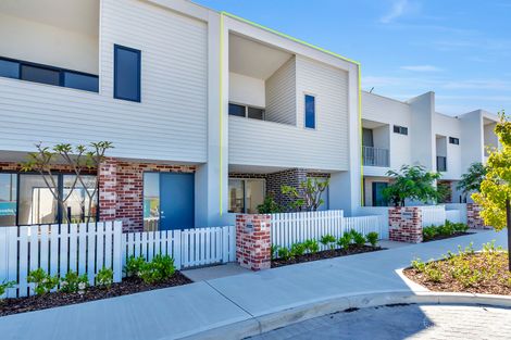 Property photo of 17 Basanite Loop Treeby WA 6164
