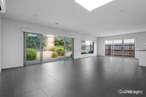 Property photo of 33 Woodright Circuit Cranbourne VIC 3977