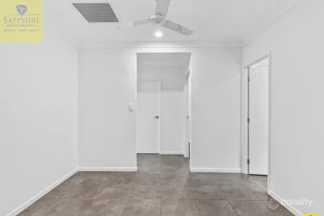 Property photo of 27 Roysvale Way Morayfield QLD 4506