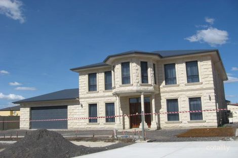 17 Bramshaw Cres, Hillside, VIC 3037