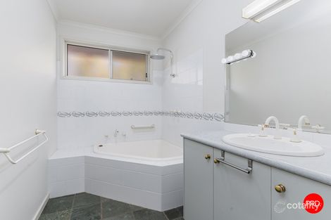 Property photo of 8 Lona Close Spring Gully VIC 3550