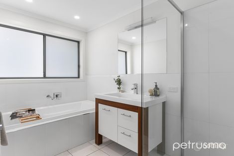Property photo of 1/672 Oceana Drive Tranmere TAS 7018