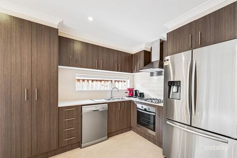 Property photo of 10 Yaleri Rise Werribee VIC 3030