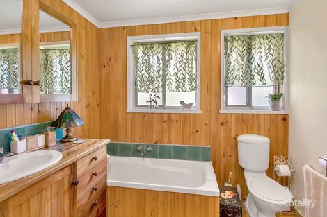 Property photo of 9 Thompson Street Bright VIC 3741