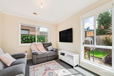 Property photo of 10 Yaleri Rise Werribee VIC 3030