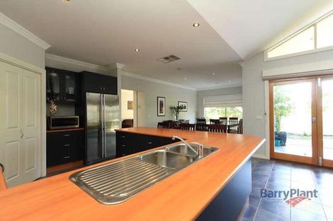 Property photo of 27 Kinsale View Berwick VIC 3806
