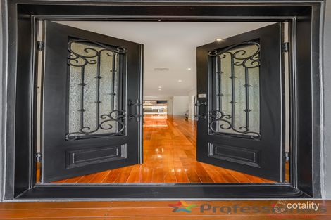 Property photo of 15 Addicott Way Taylors Hill VIC 3037