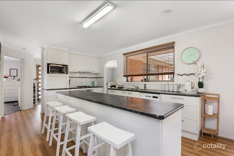 Property photo of 5 Golden Glade Strathdale VIC 3550