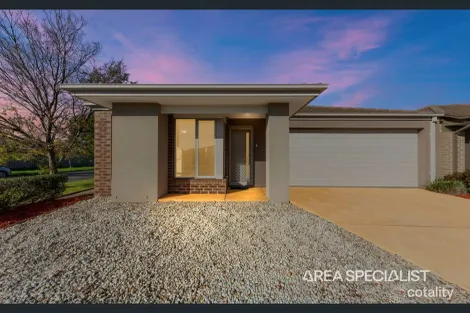 21 Lotus St, Pakenham, VIC 3810