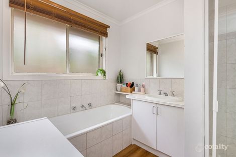 Property photo of 5 Golden Glade Strathdale VIC 3550