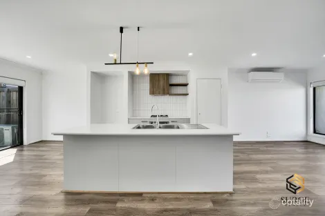 Property photo of 15 Ogawa Walk Tarneit VIC 3029