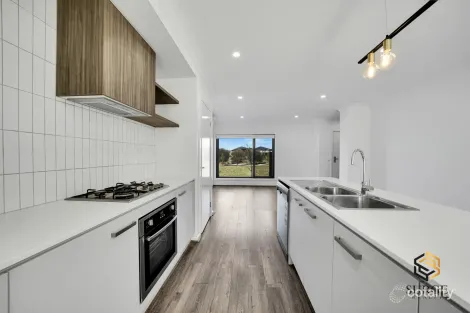 Property photo of 15 Ogawa Walk Tarneit VIC 3029