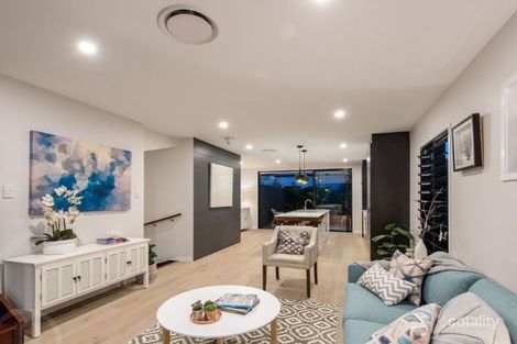 Property photo of 2/29 Ninth Avenue Coorparoo QLD 4151