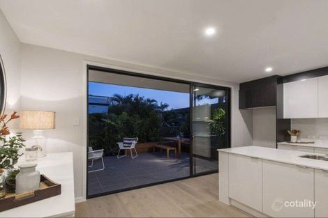 Property photo of 2/29 Ninth Avenue Coorparoo QLD 4151