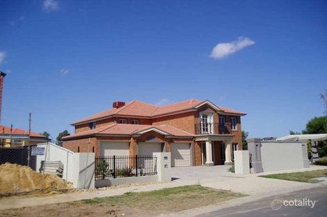 Property photo of 2 Linlithgow Parade Caroline Springs VIC 3023