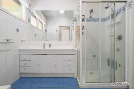 Property photo of 1 Katandra Court Mount Waverley VIC 3149