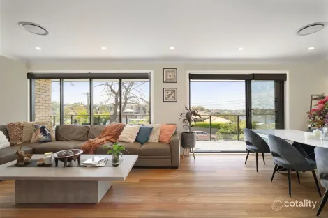 Property photo of 19 Kingfisher Crescent Grays Point NSW 2232