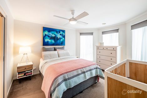 Property photo of 16 Reynard Place Cranbourne East VIC 3977