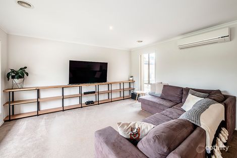 Property photo of 16 Reynard Place Cranbourne East VIC 3977
