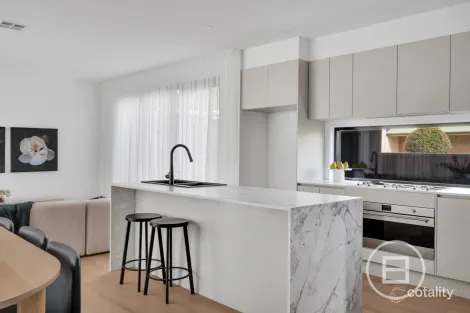 Property photo of 22 Cornwall Road Pascoe Vale VIC 3044