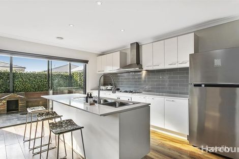 Property photo of 40 Mossey Crescent Cranbourne East VIC 3977