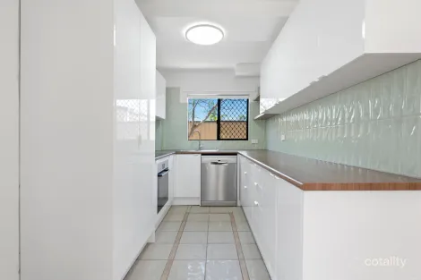 Property photo of 2/16 Nankeen Avenue Paradise Point QLD 4216