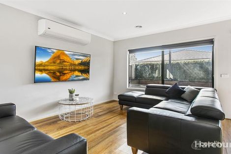 Property photo of 40 Mossey Crescent Cranbourne East VIC 3977