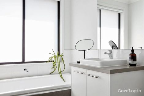 Property photo of 19 Langfield Crescent Ormeau Hills QLD 4208