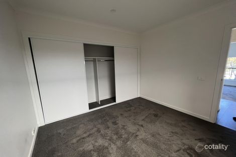 Property photo of 10 Yarramie Circuit Craigieburn VIC 3064