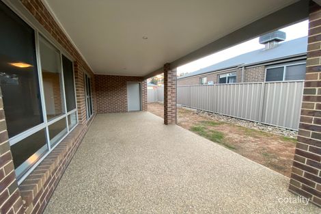 Property photo of 8 Henschke Avenue Thurgoona NSW 2640