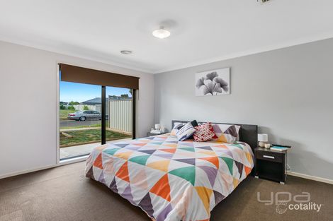 Property photo of 3 Raven Street Brookfield VIC 3338