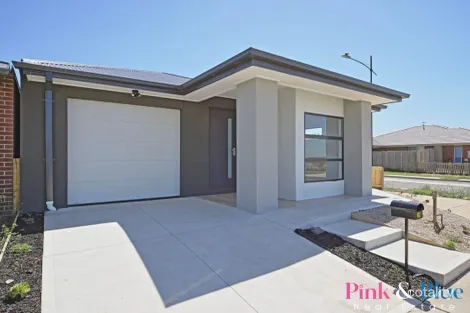 29 Rosette Cres, Rockbank, VIC 3335