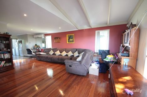 Property photo of 27 Storey Road Kallangur QLD 4503