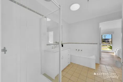 Property photo of 23 Axa Way South Morang VIC 3752