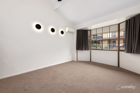 Property photo of 4/156 Clarence Road Indooroopilly QLD 4068