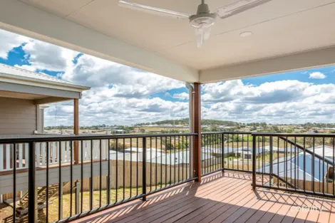 Property photo of 2/11 McInnes Crescent Glenvale QLD 4350